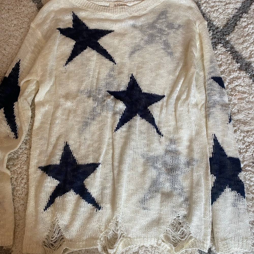 Super cute sweater! Size M/L runs a little small so more like a medium